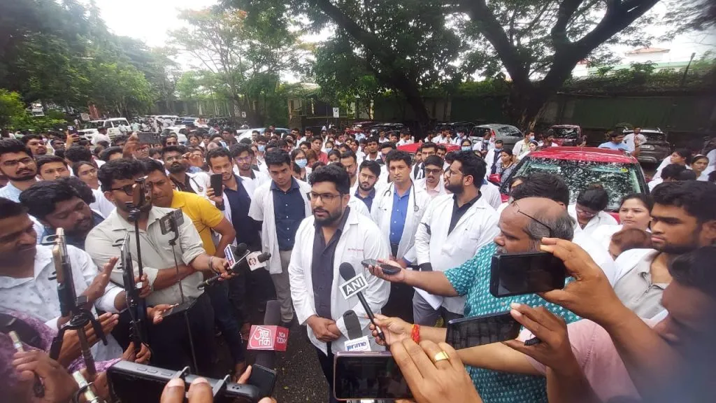 Rane should apologize in front of the camera at GOMECO