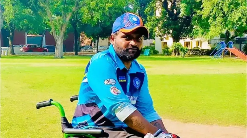Disabled cricketer dies in a moving train
