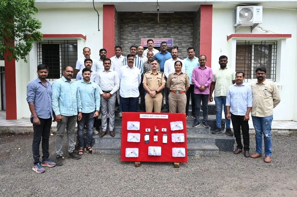 Pistols, magazines, and cartridges seized from notorious gangsters