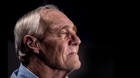 वयाच्या ‘या’ टप्प्यात वेगाने वृद्ध होतो मनुष्य A person ages rapidly at this stage of life.