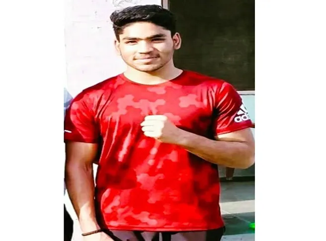 Six Indian boxers in the finals