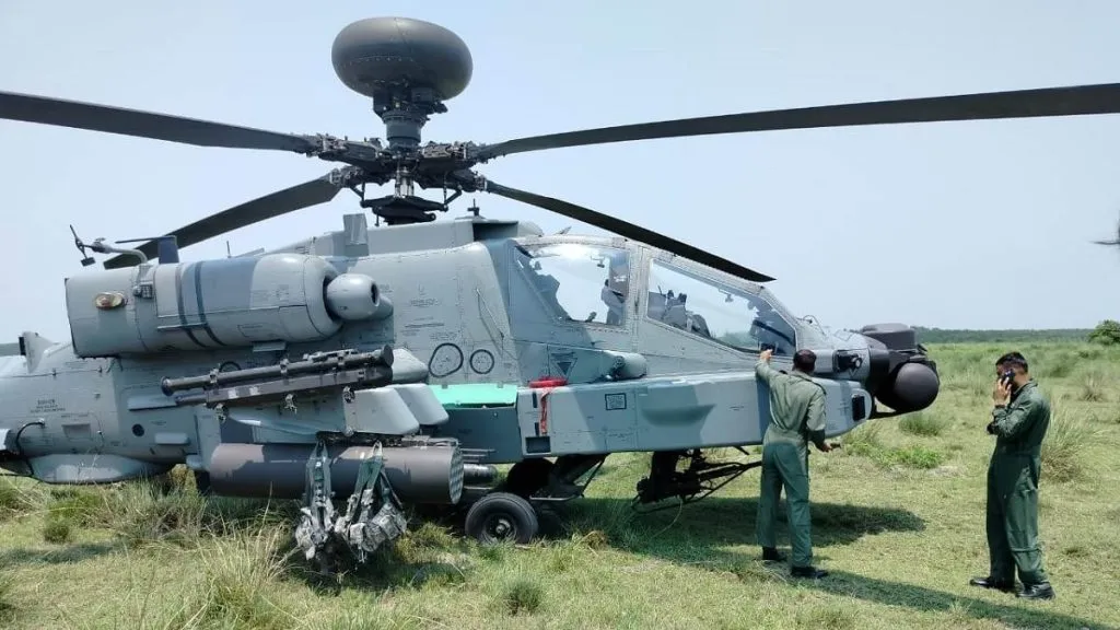 Emergency landing of 'Apache' helicopter