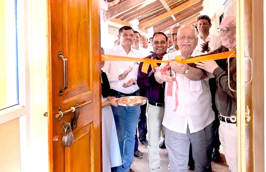 शिक्षणाचे ज्ञान विद्यार्थ्यांना मिळण्यासाठी सेवाभावी संस्थांचे सहकार्य मोलाचे Cooperation of charitable organizations is valuable for students to gain knowledge of education.