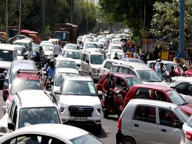 मे महिन्यात प्रवासी वाहन विक्रीत घट Passenger vehicle sales decline in May