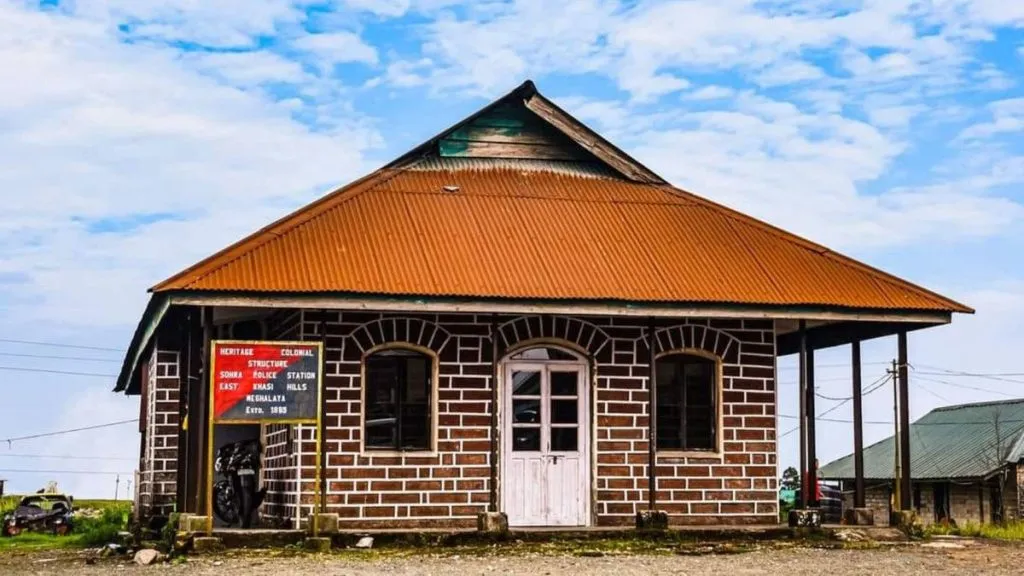 The journey from the police station to the cafe