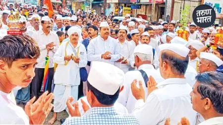 Vari Pandharichi 2025: आनदें भरीन तिन्ही लोक.. जाईन गे माये तया पंढरपुरा, दिंड्यांचे प्रस्थान Along Dindyas villages around Kolhapur heading towards Pandhari