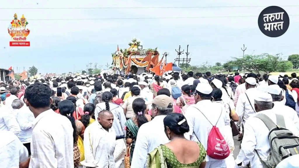 Vari Pandharichi 2025: तरडगाव येथे उभ्या रिंगणानंतर वारकऱ्यांचा उत्साह दुणावला palakhi Dnyaneshwar Mauli proceeded towards city Phaltan satara