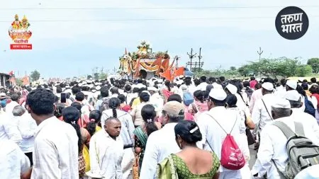 palakhi Dnyaneshwar Mauli proceeded towards city Phaltan satara