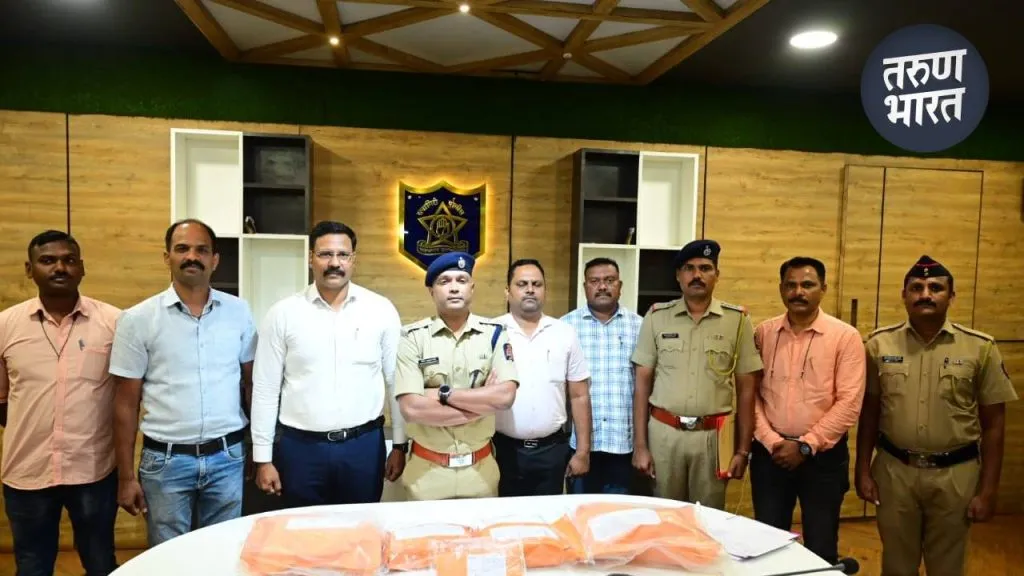Crime News Ratnagiri : अमली पदार्थविरोधात धडक कारवाई, 2 किलो गांजा, ब्राऊन हेरॉईन जप्त Khed police arrested two people transporting ganja Tutari Express