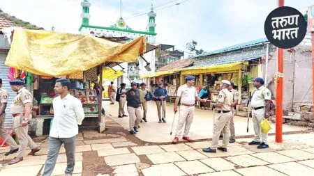 Vishalgad Fort Eid: विशाळगडावर पोलीस बंदोबस्तात ईद, कोर्टाच्या आदेशाचे पालन Police have been deployed in the area to maintain law and order