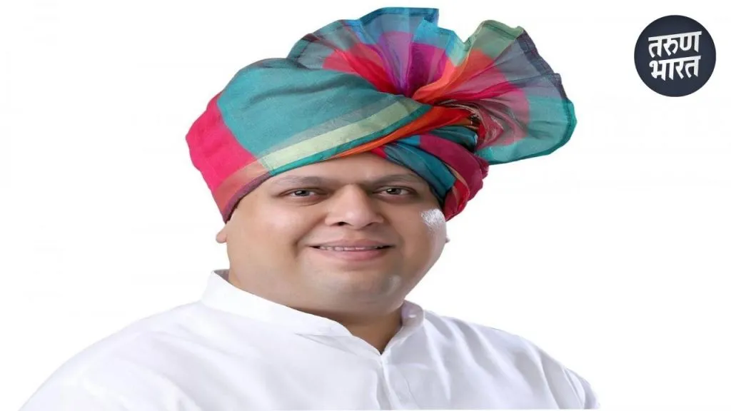 met cm Fadnavis loan NCDC Bhogavati Cooperative Sugar Factory