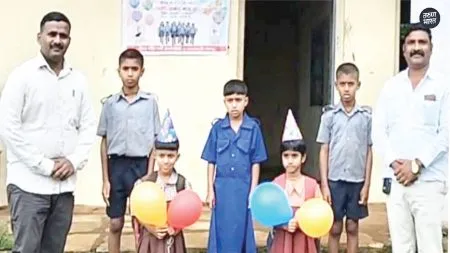teacher gave the children hats and balloons jargi dhanagarwada zp