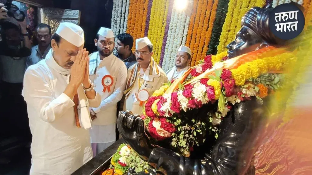 Wari Pandharchi 2025: तुकाराम महाराज संस्थान मंदिरात DCM Ajit Pawar यांनी घेतले दर्शन DCM Ajit Pawar visited Temple Tukaram Maharaj Kshetra Dehu