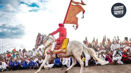 Vari Pandharichi 2025: भक्तीचे रिंगण.. विठुयाराचे स्मरण.., संत मुक्ताबाई पालखी सोहळ्यात रंगला रिंगण सोहळा palakhi Muktabai travels 750 km Muktainagar Jalgaon Pandharpur