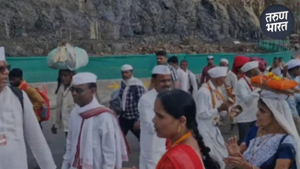 Pandhirichi Vari 2025: पाऊले चालती पंढरीची वाट, दिवे घाट पार करत पालखी पंढरपूरच्या दिशेने रवाना! crossed dive ghat moving Pandhari Alandi-Pandharpur highway