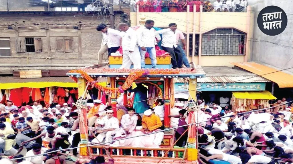 Vari Pandharichi 2025: पंढरपुरात देवाच्या रथाचे दर्शन, 251 वर्षांची परंपरा काय सांगते? tradition going uninterruptedly 251 years aim ensure that devotees