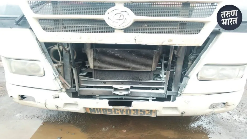 bus left Kagal to go Salokhenagar going fifty feet from bus stop