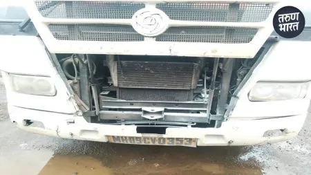 Kagal News: धावत्या KMT च्या इंजिनला आग, चालकाच्या हुशारीने आग नियंत्रणात bus left Kagal to go Salokhenagar going fifty feet from bus stop