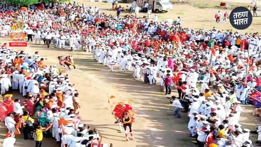 Vari Pandharichi 2025: ज्ञानोबा-तुकोबा नामाचा गजर, बेलवाडीत रंगला तुकोबांचा पालखी रिंगण सोहळा devotion heartfelt welcome palakhi villagers filled entire atmosphere