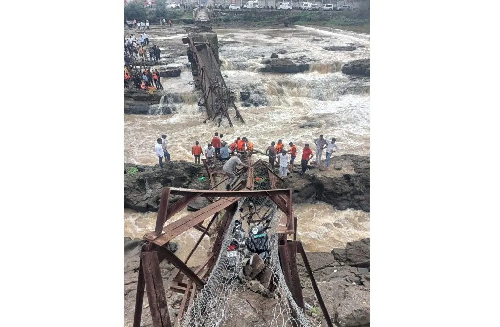 Four tourists die in bridge collapse