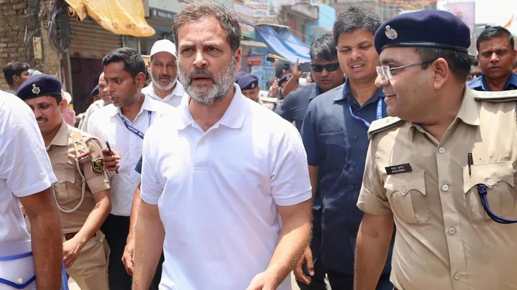 Students should receive scholarships on time