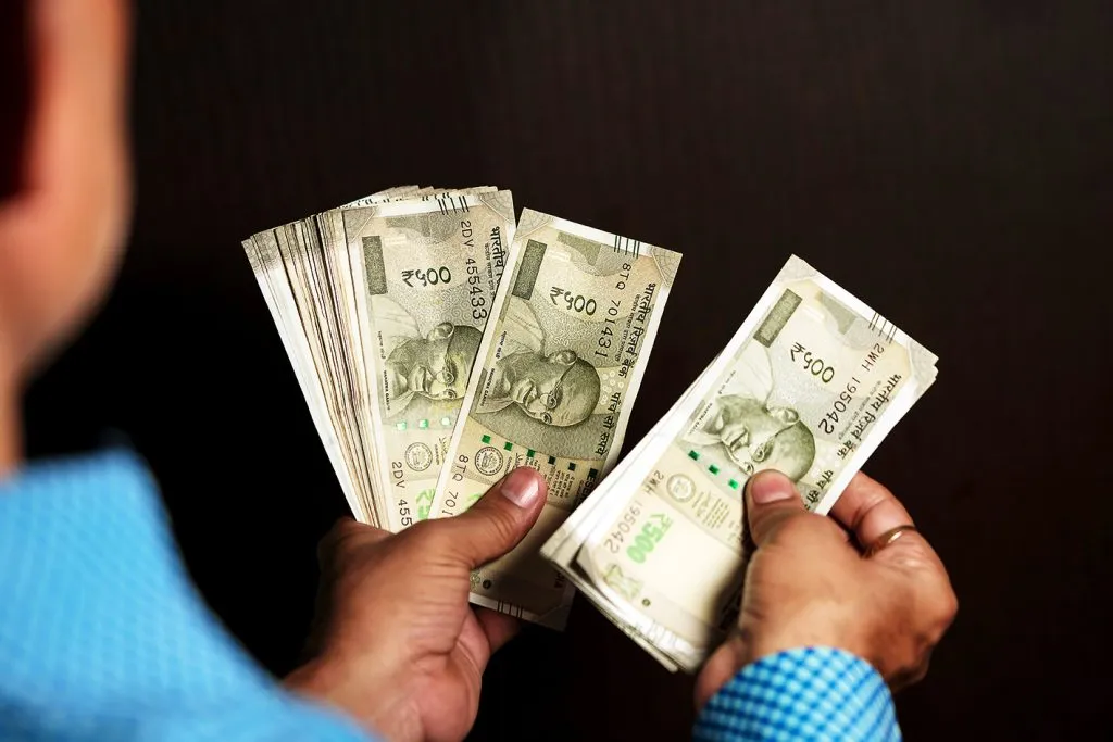 निंगाप्पाची शक्कल…‘लोकायुक्त’ वापरली अक्कल! Ningappa's face...'People-oriented' common sense!