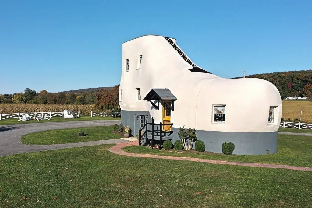 Shoe-shaped hotel