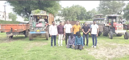 ट्रॅक्टर, ट्रॉली चोरणारी टोळी ताब्यात Gang stealing tractors and trolleys held by police