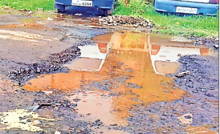 Potholes and subsiding on the road from Budhwar Naka to Molacha Odha