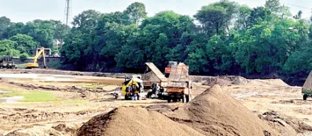 बेसुमार वाळू उपशावर नियंत्रण कोणाचे ? Kodoli Circle caught in the web of corruption