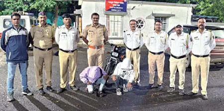पोलिसांच्या सतर्कतेने मोटार सायकल जप्त Motorcycle seized due to police vigilance