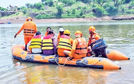 कराडला एनडीआरएफ व आपत्ती व्यवस्थापन प्रात्यक्षिक NDRF and Disaster Management Mock Drill in Karad