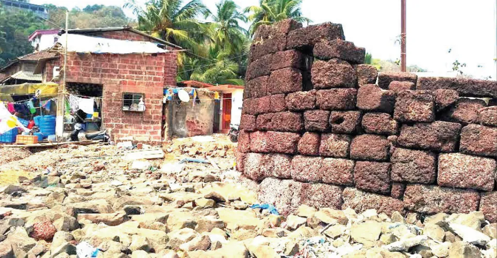 Illegal Constructions Encroach on Bastion of Peth Fort