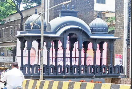 Remove Unlicensed Banners in the City