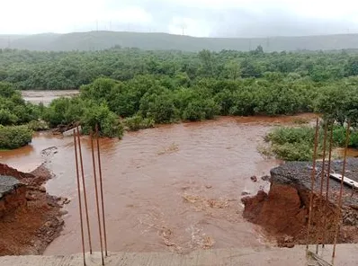 चिपळूण-कराड वाहतूक पूर्ववत Chiplun-Karad traffic restored to normal