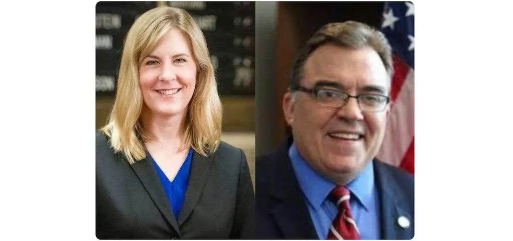 अमेरिकेत दोन खासदारांवर निवासातच गोळीबार Two lawmakers shot dead in their homes in America