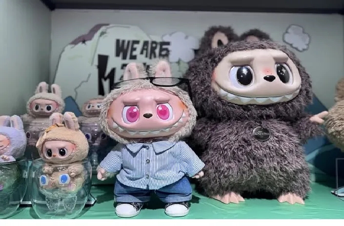 The idol is small...the price is great.