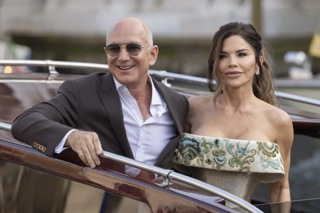 Amazon owner Bezos gets married