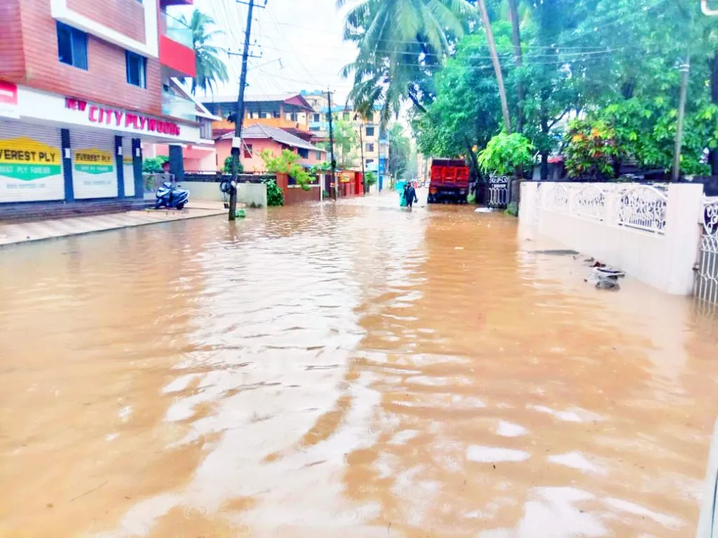 कारवार किनारपट्टीवर पावसाचे थैमान Heavy rains lashed Karwar coast