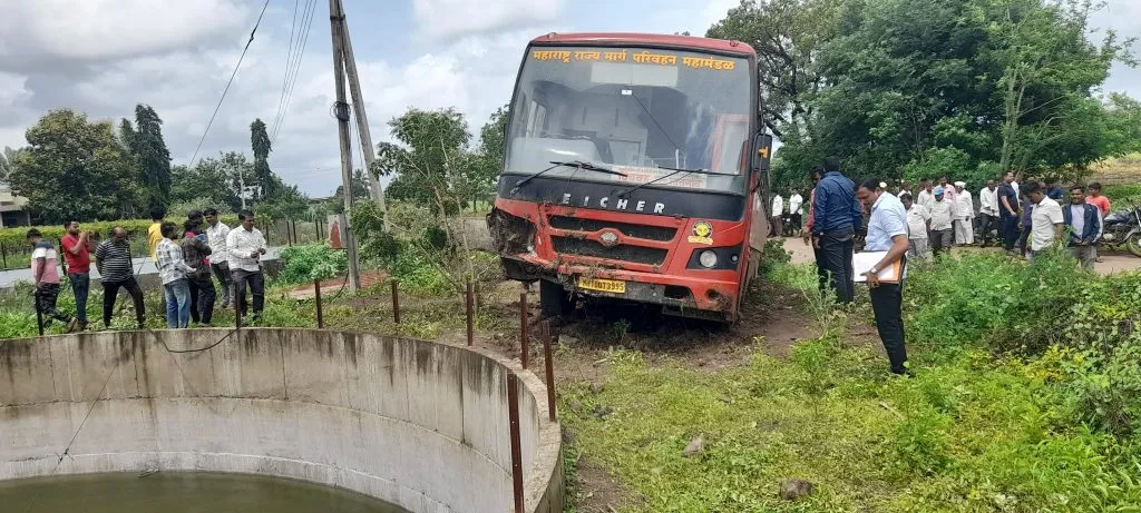 Major accident averted at Yelavi: 17 passengers narrowly escaped