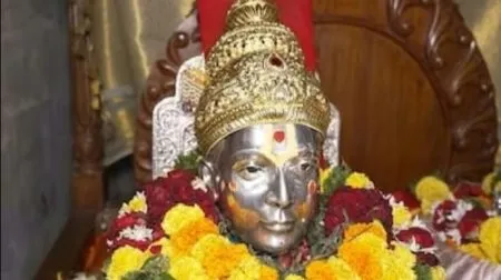 One-kilogram gold crown offered at the feet of Mauli