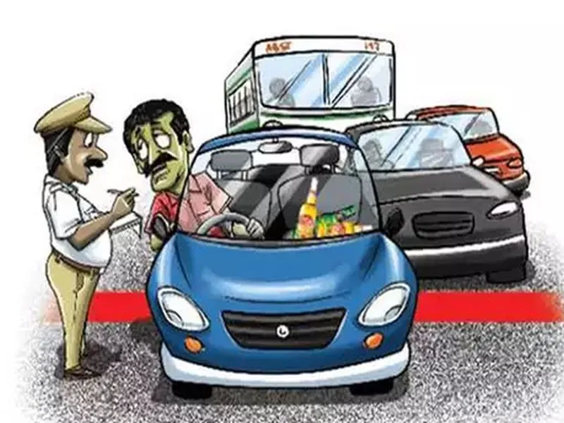 वाहतूक नियम मोडणे ६, १५२ जणांना पडले महागात 6,152 individuals were heavily fined for violating traffic rules