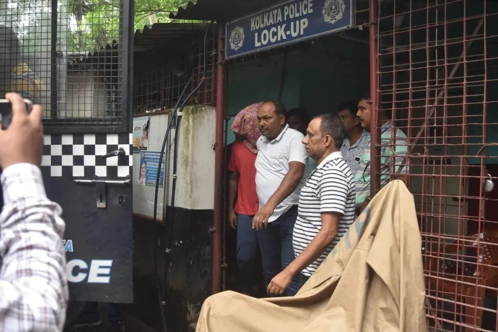 कोलकात्यात पुन्हा सामुहिक बलात्कार Gang rape again in Kolkata