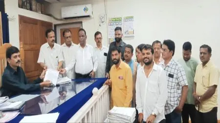 शेतकऱ्यांच्या नुकसानीचे पंचनामे करून भरपाई मिळावी