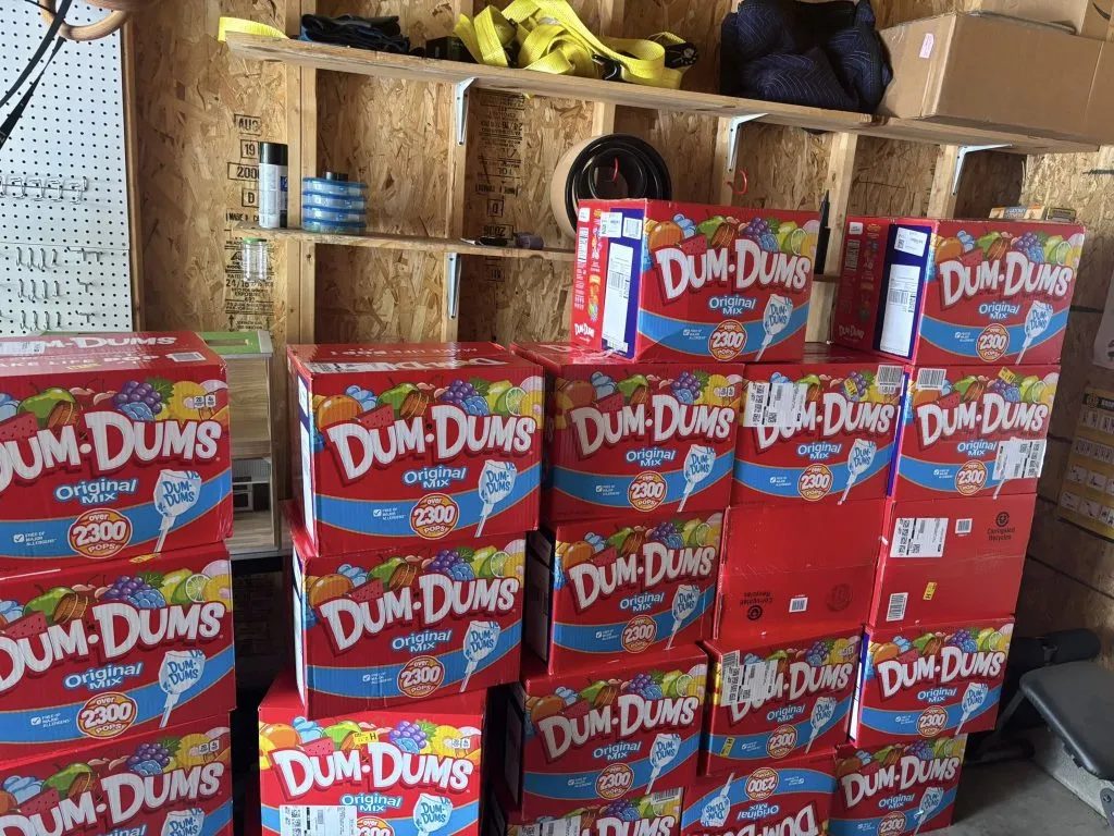 8-year-old boy orders 70,000 lollipops