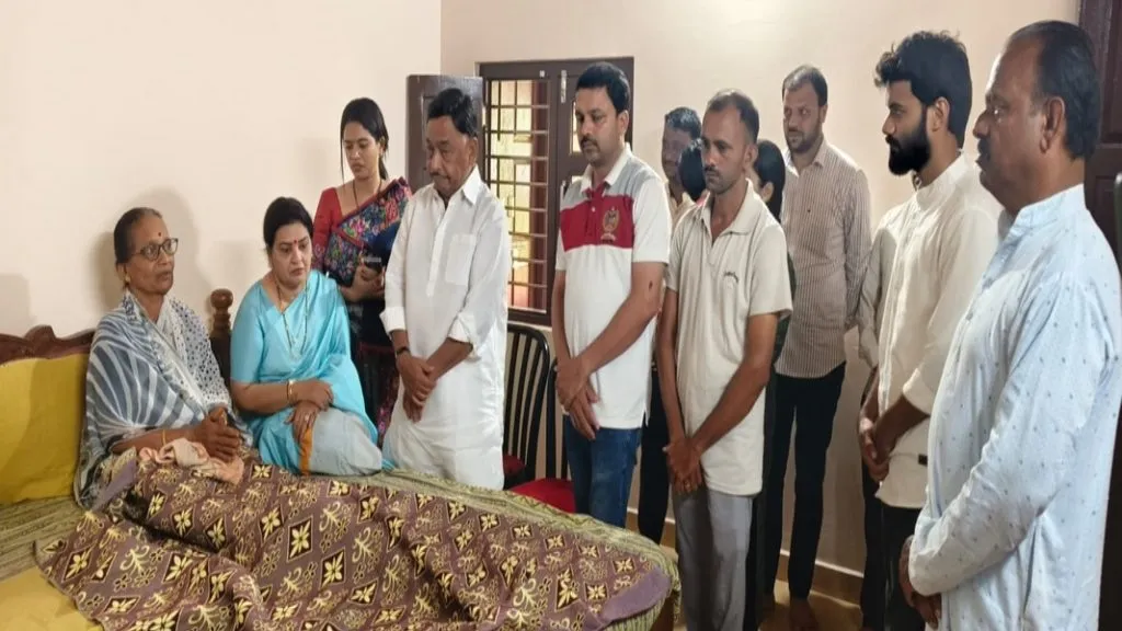 खासदार नारायण राणेंनी केले दळवी कुटुंबियांचे सांत्वन