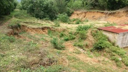 पाडलोसमध्ये कालव्याचा भाग खचतोय