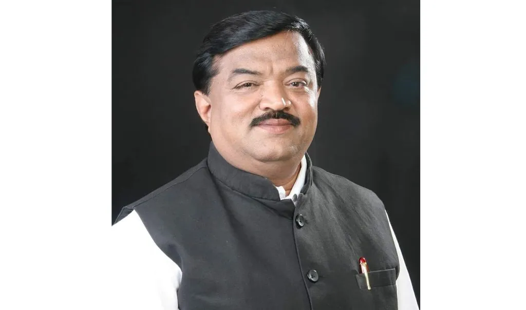 निष्ठावंत चेंगरले, ‘कुंभमेळा’ थांबणार कधी? Loyalists are in a frenzy, when will the 'Kumbh Mela' stop?