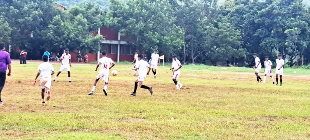 कॅन्टोन्मेट, सेंट झेवियर्स, इस्लामिया, एमव्हीएम उपांत्य फेरीत Cantonment, St. Xavier's, Islamia, MVM in semifinals