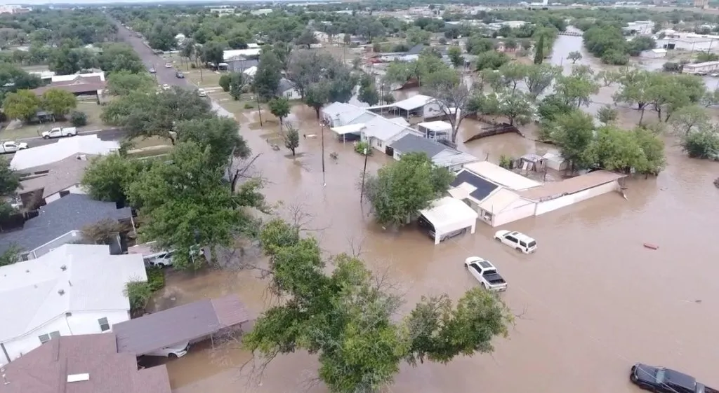 टेक्सासमधील पूरबळींची संख्या 100 हून अधिक Texas flood death toll surpasses 100